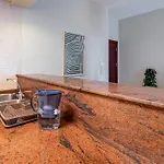 Near Metro & Tram 2Bed Dubai Marina Close To Jbr!